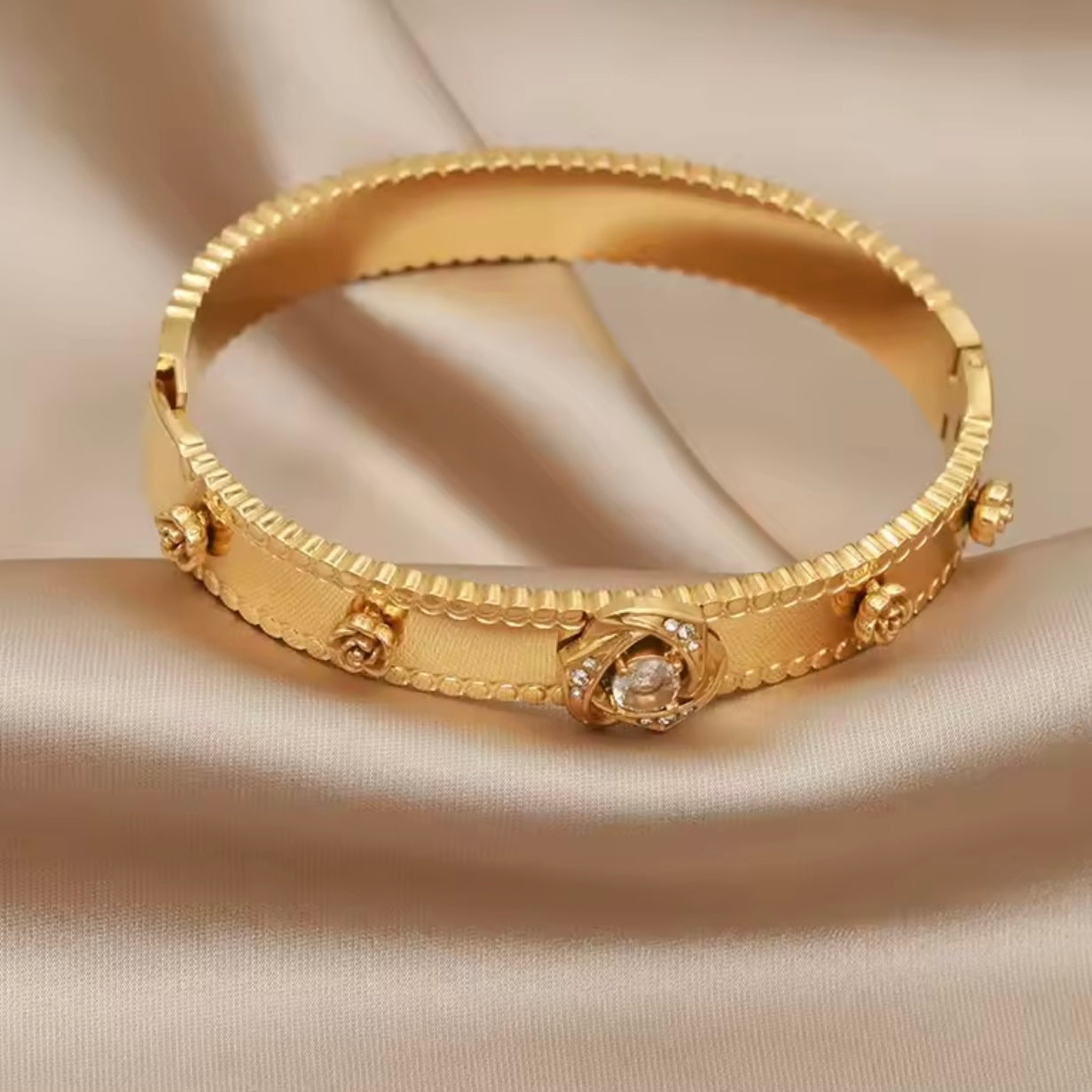 20320 Gold Plated Bangle