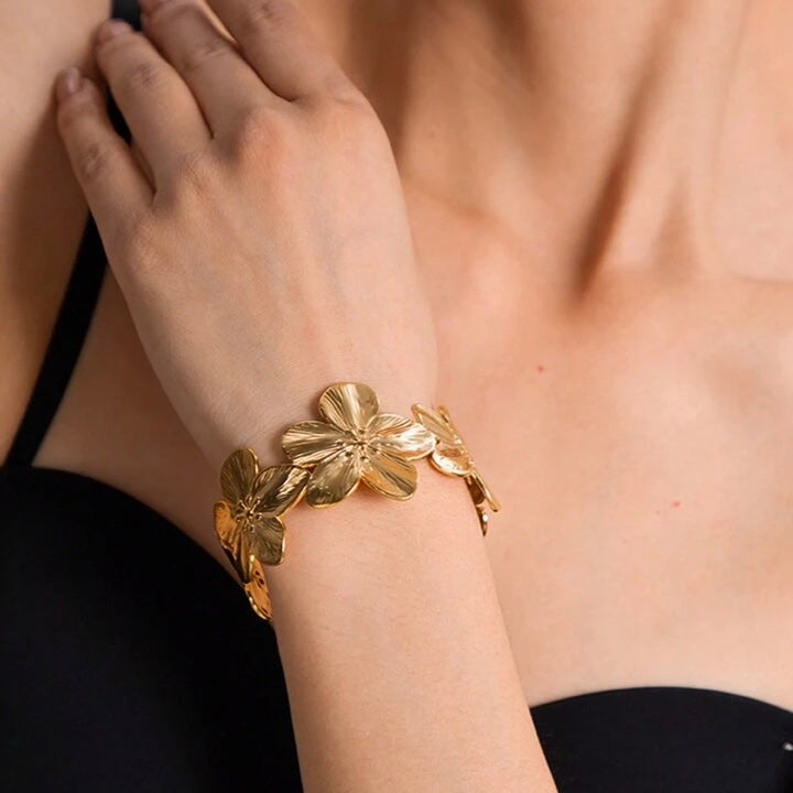 20304 Gold Plated Bangle