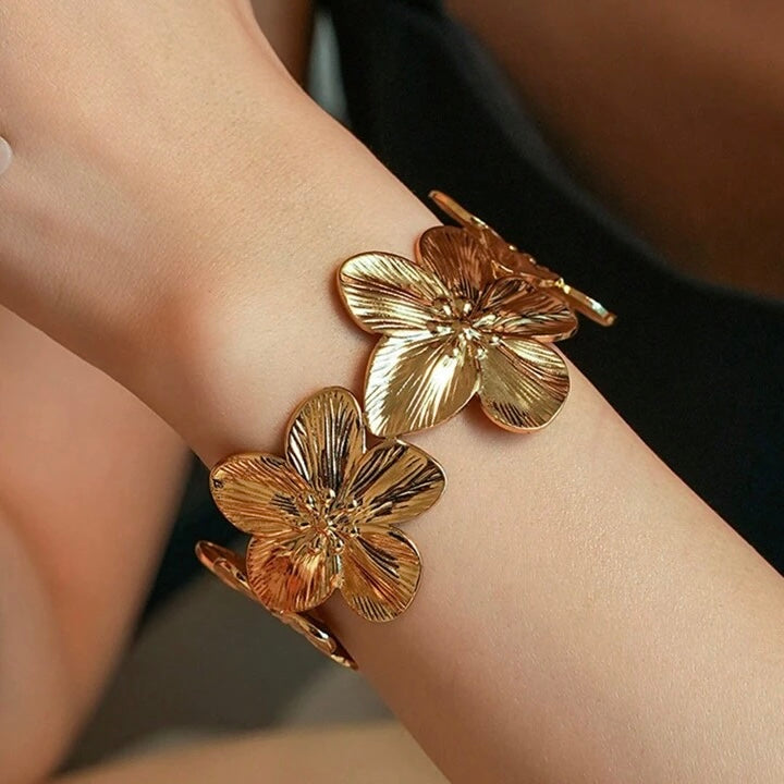 20304 Gold Plated Bangle