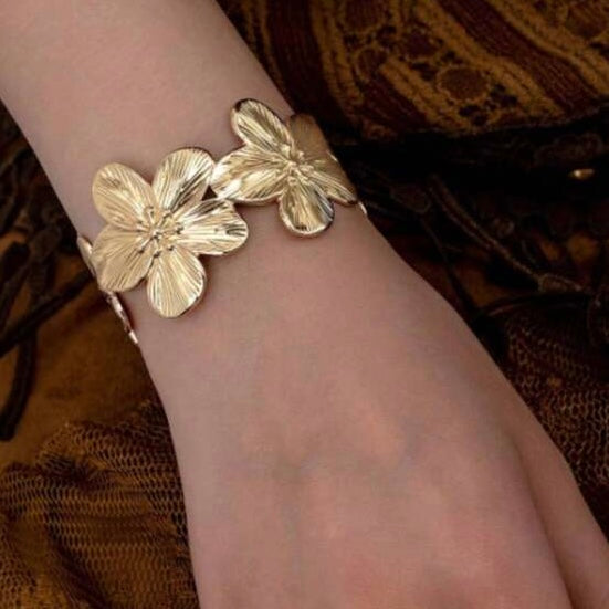 20304 Gold Plated Bangle