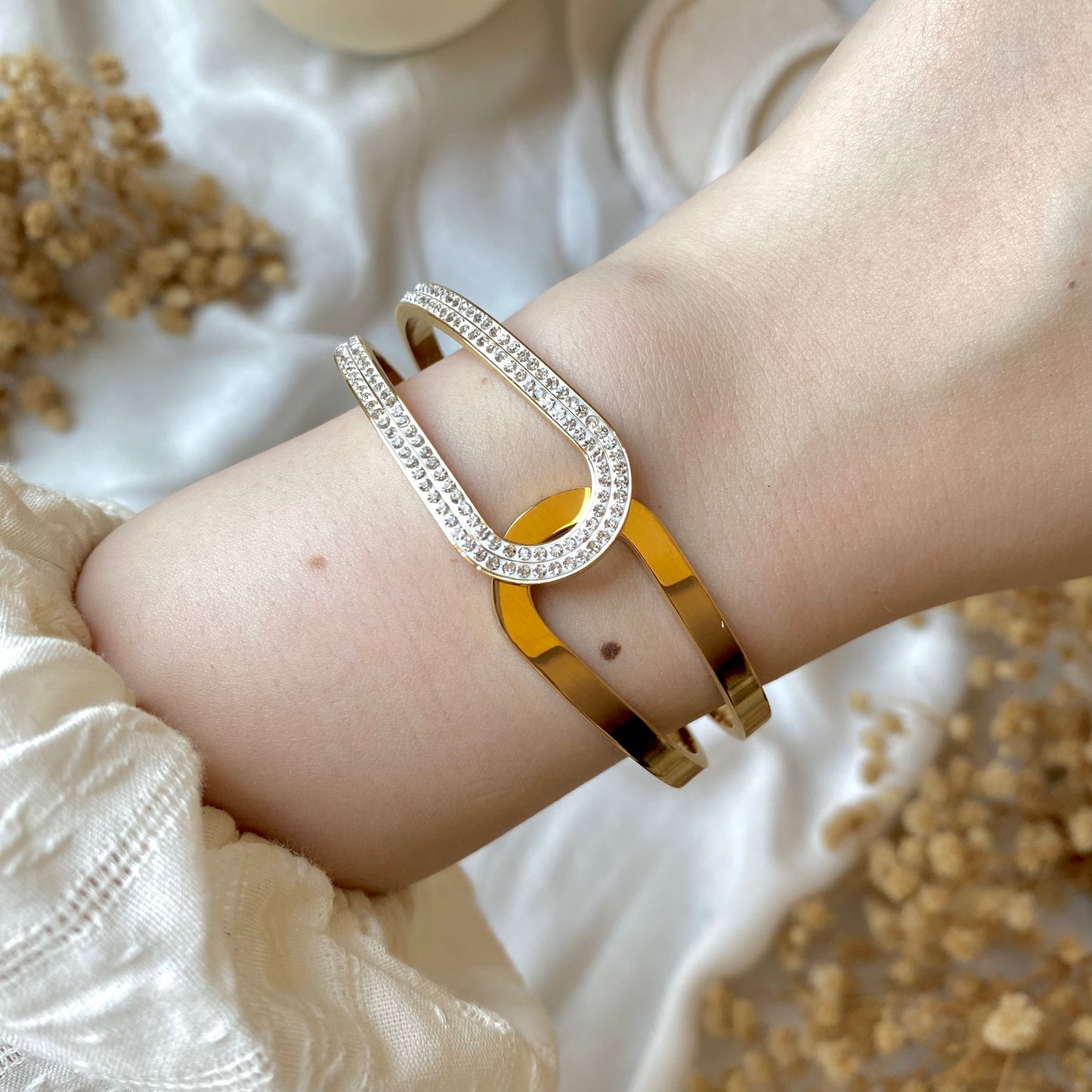 20317 Gold Plated Bangle