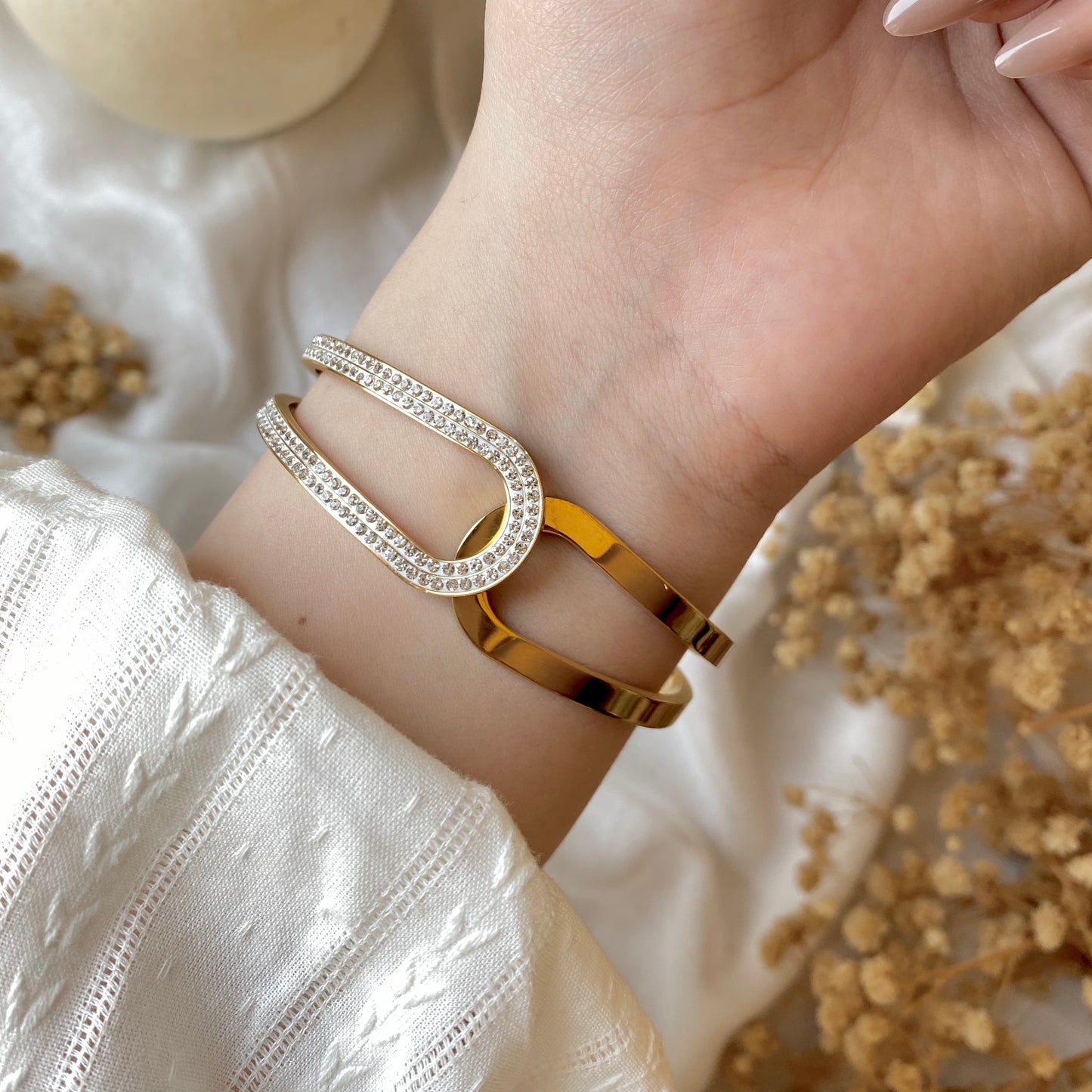 20317 Gold Plated Bangle