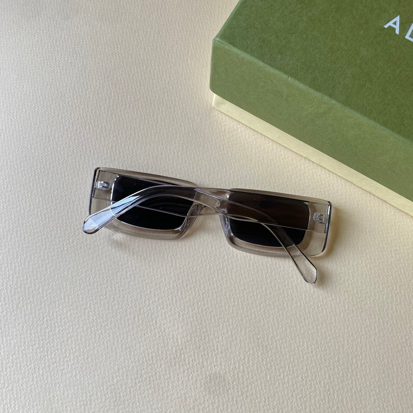 0009-4 Bold Style Rectangular Sunglasses