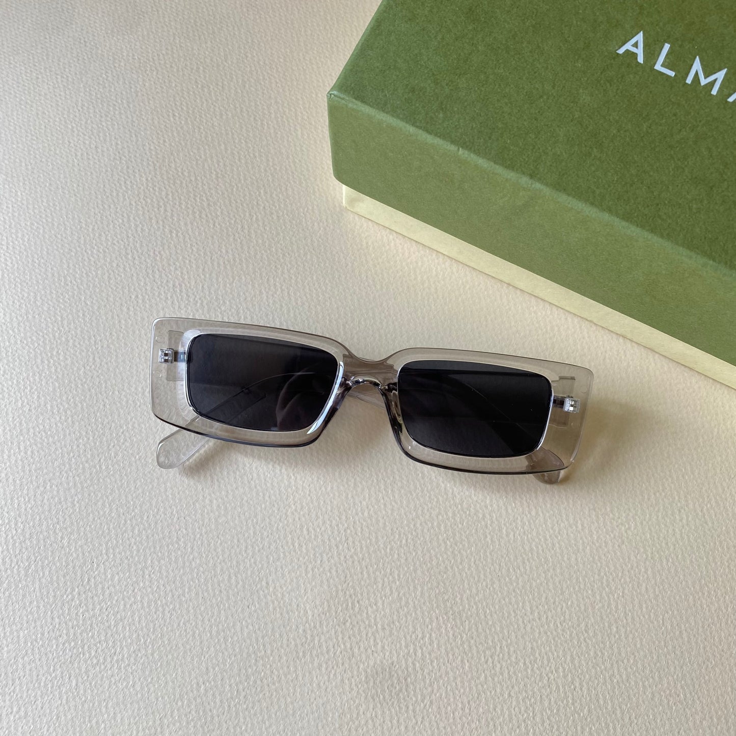 0009-4 Bold Style Rectangular Sunglasses