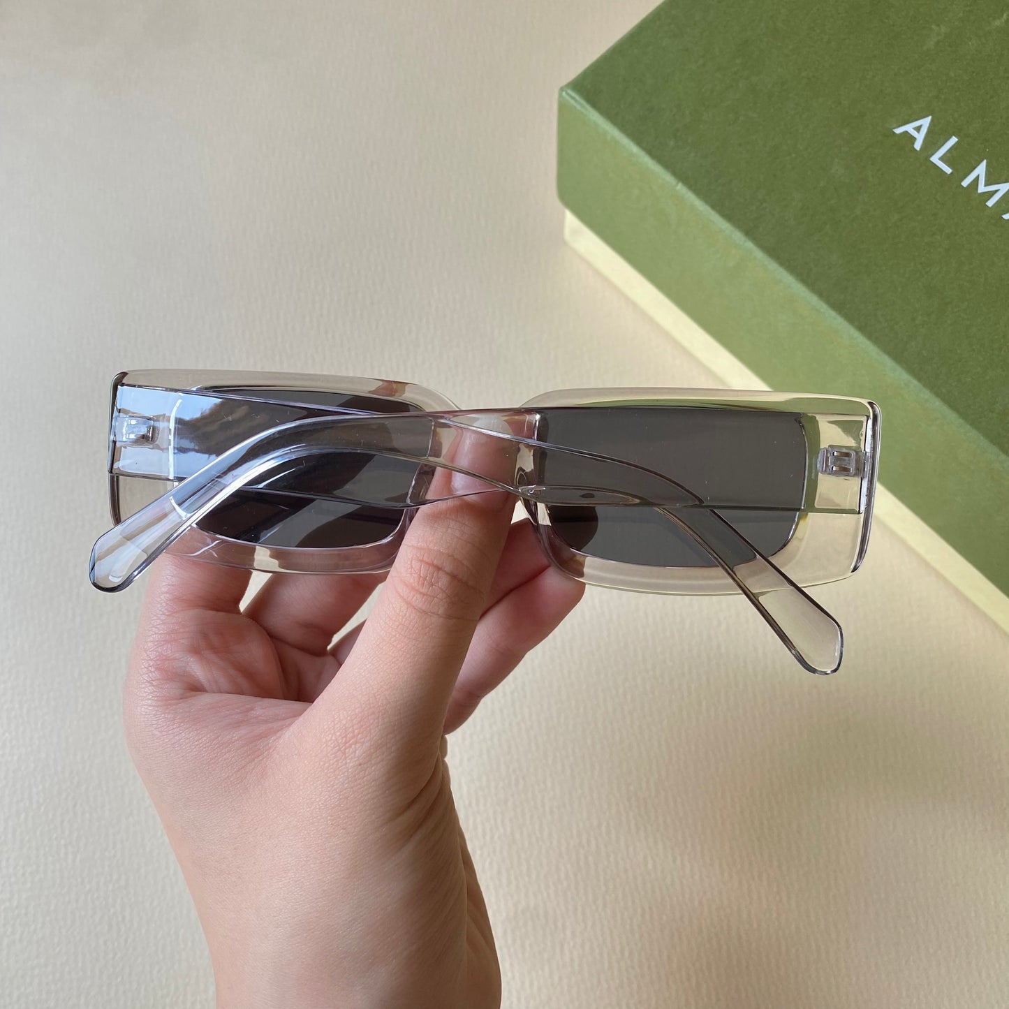 0009-4 Bold Style Rectangular Sunglasses