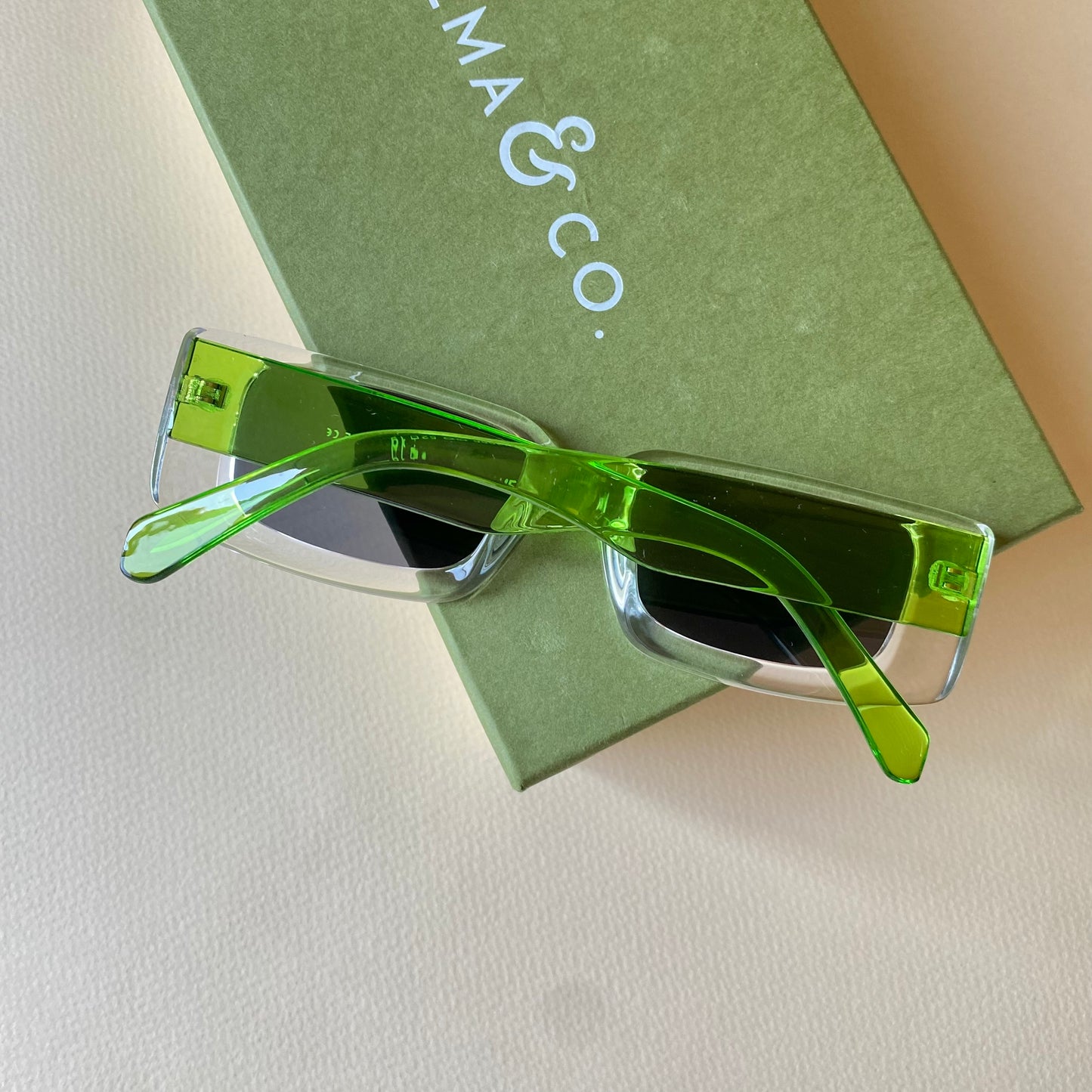 0009-1 Bold Style Rectangular Sunglasses