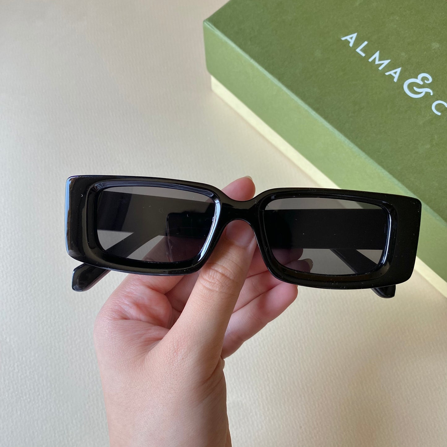 0009-2 Bold Style Rectangular Sunglasses