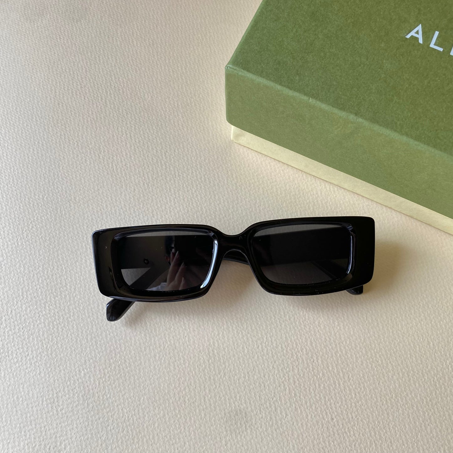 0009-2 Bold Style Rectangular Sunglasses