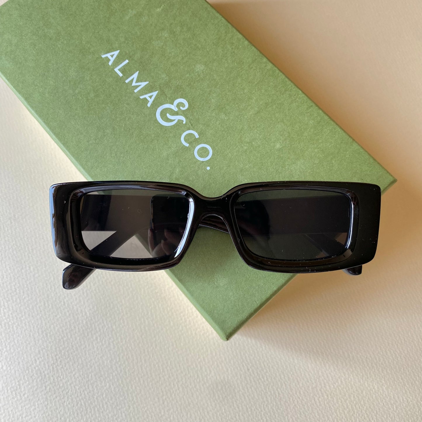 0009-2 Bold Style Rectangular Sunglasses
