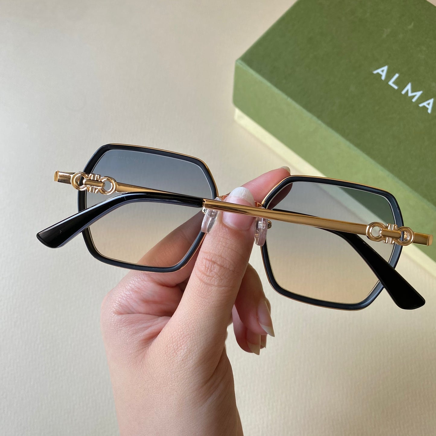 0010-2 Designer-Inspired Metal Frame Sunglasses