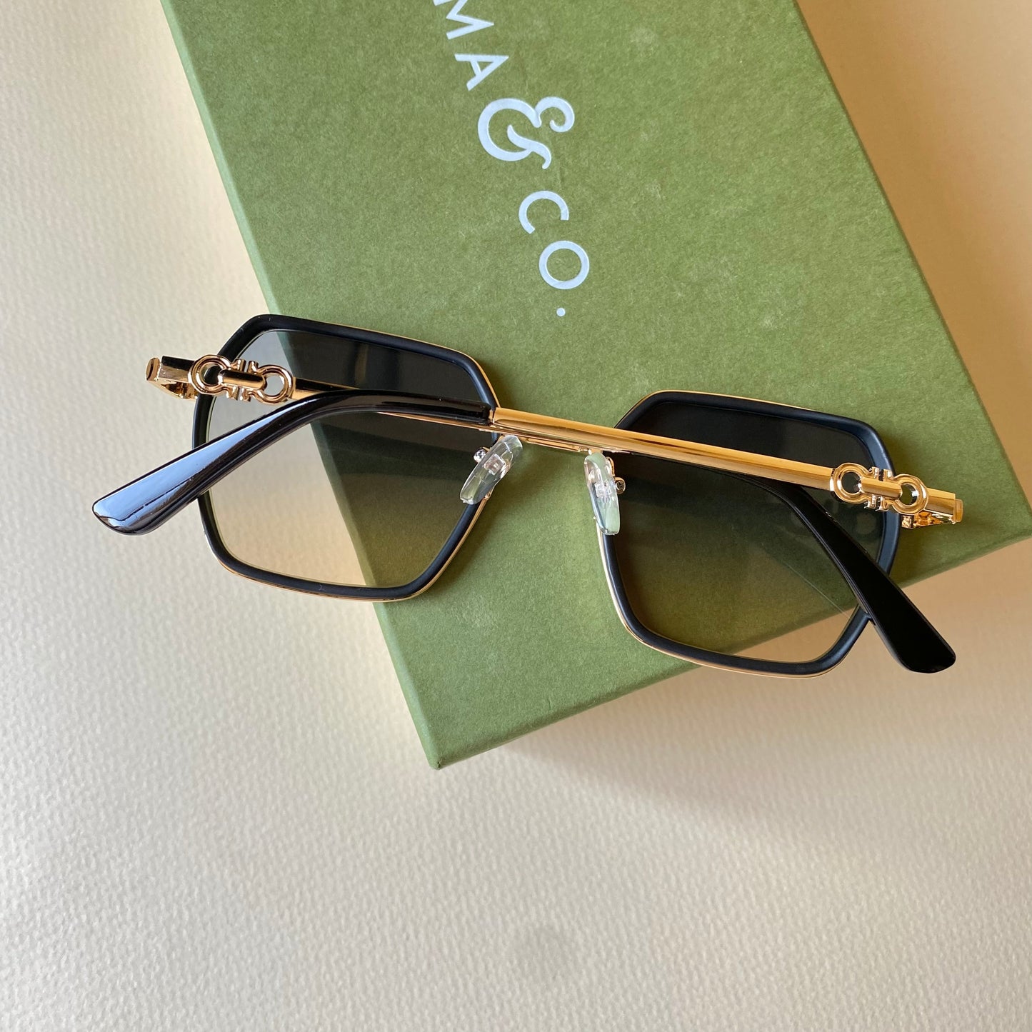 0010-2 Designer-Inspired Metal Frame Sunglasses