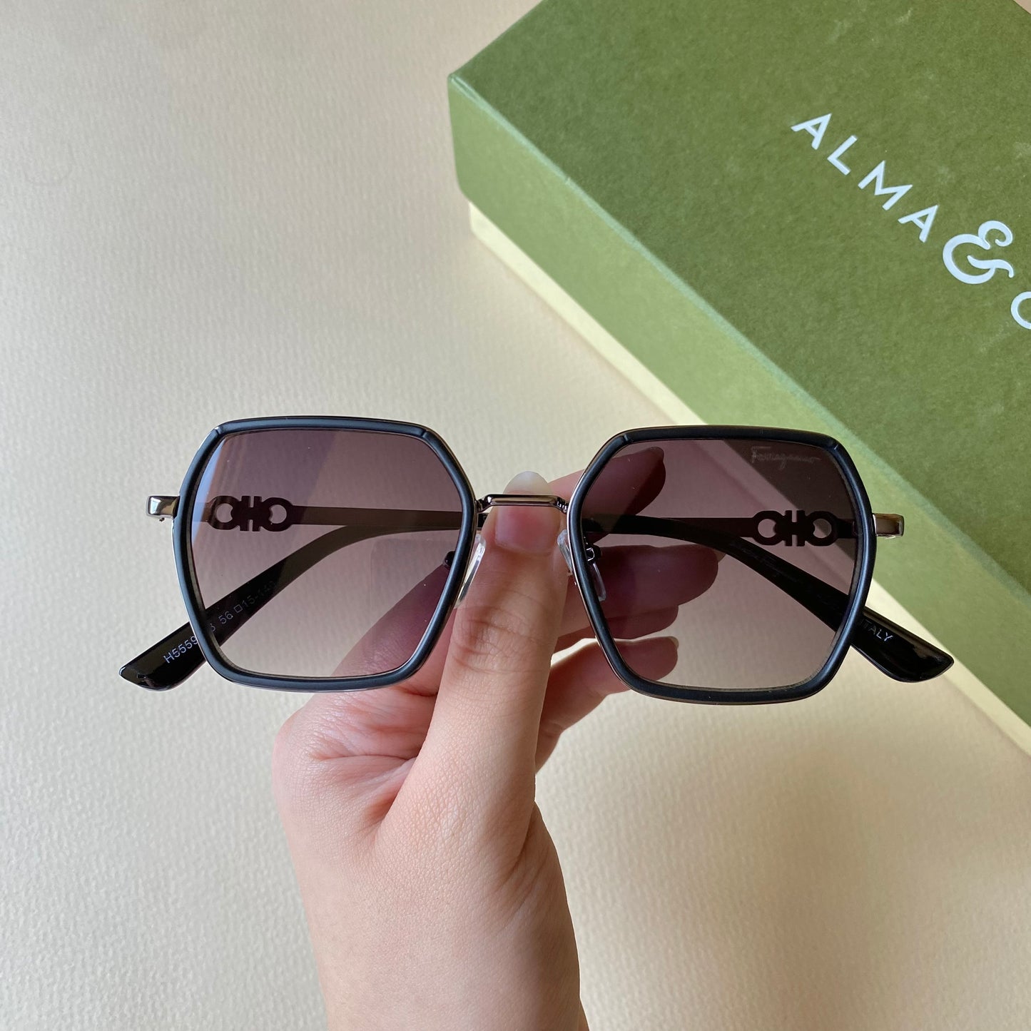0010-3 Designer-Inspired Metal Frame Sunglasses
