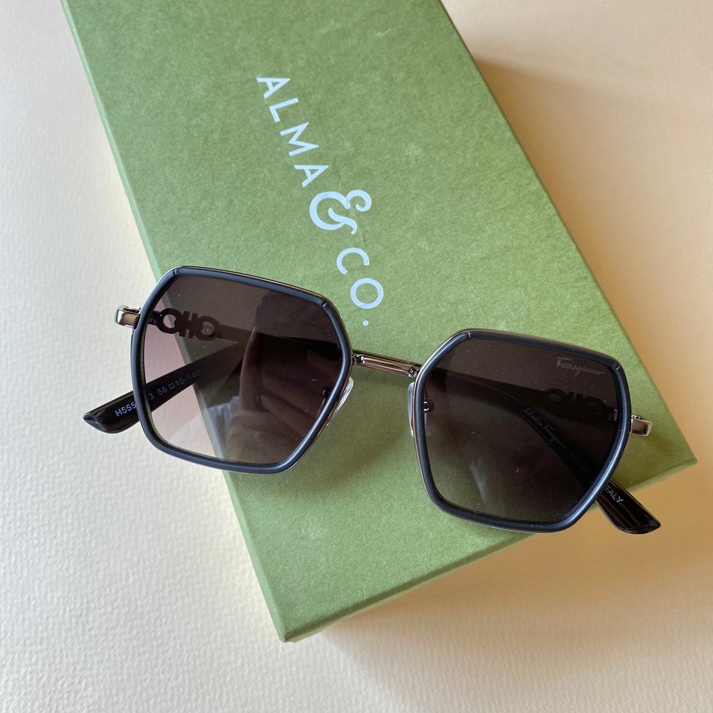 0010-3 Designer-Inspired Metal Frame Sunglasses