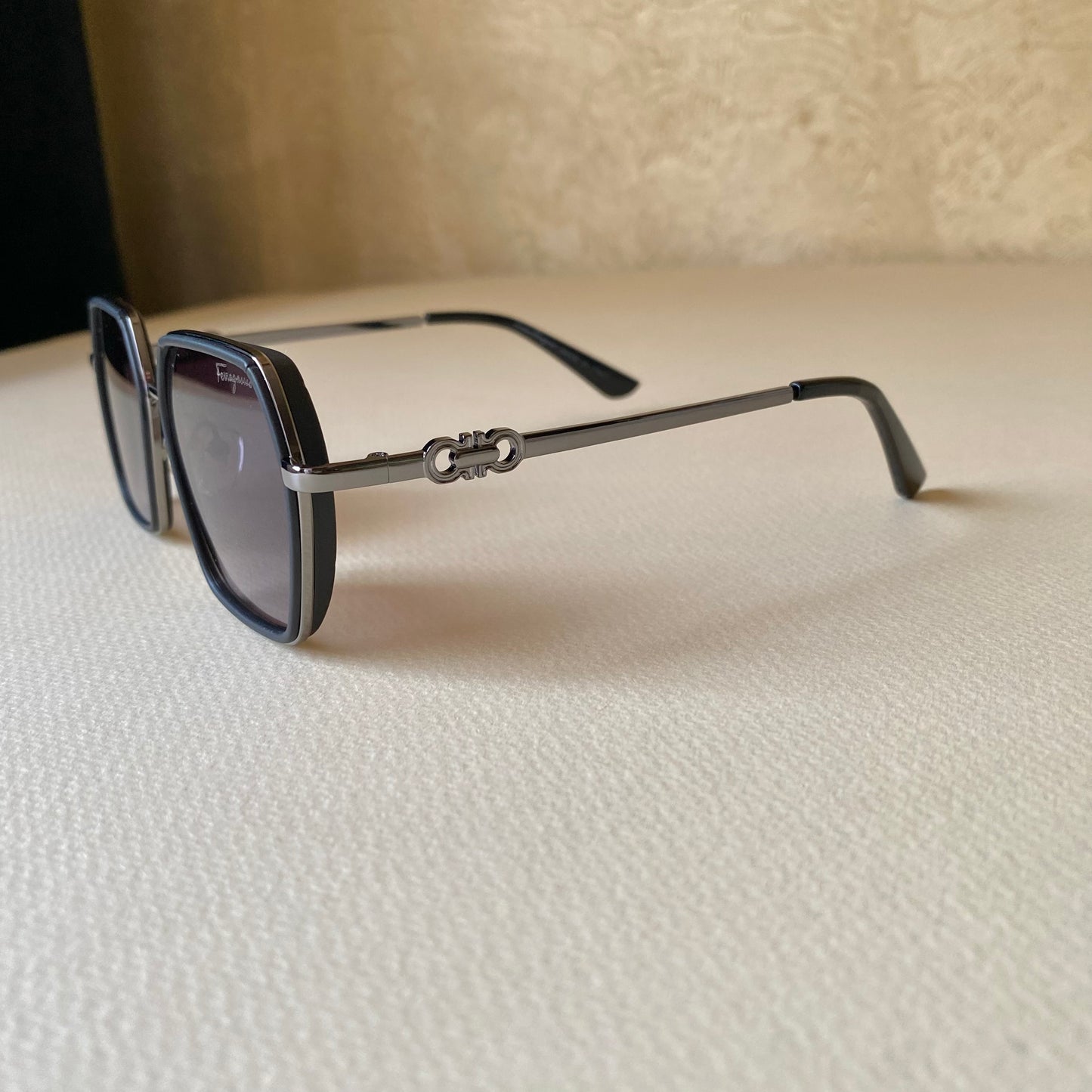 0010-3 Designer-Inspired Metal Frame Sunglasses