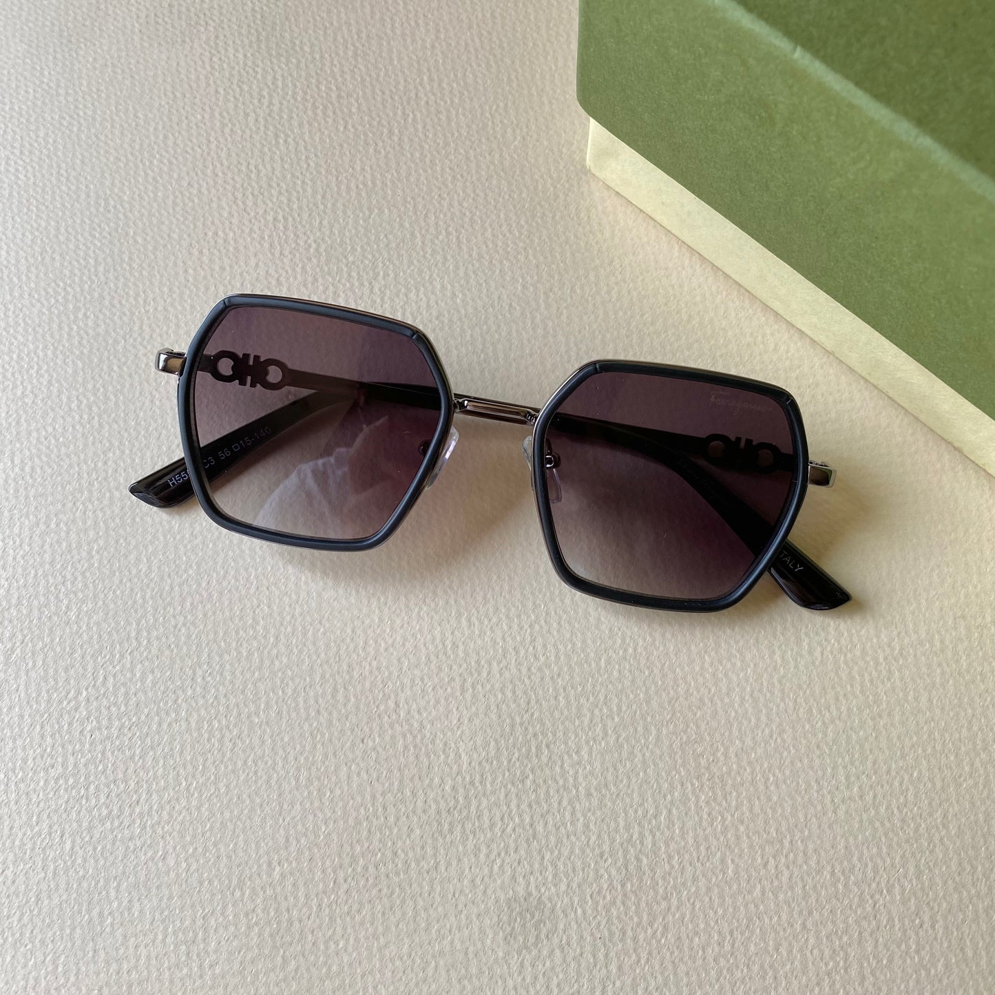 0010-3 Designer-Inspired Metal Frame Sunglasses