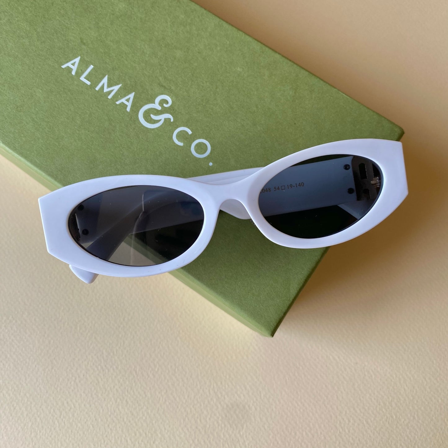 0001-2 Chunky Oval Sunglasses