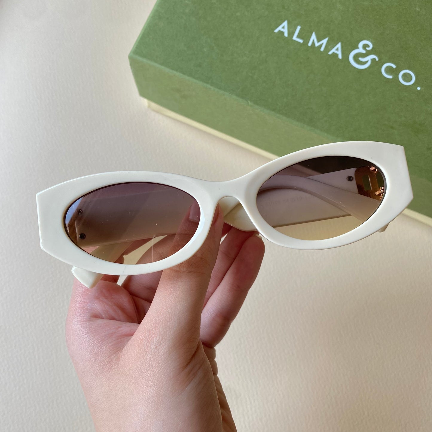 0001-1 Chunky Oval Sunglasses