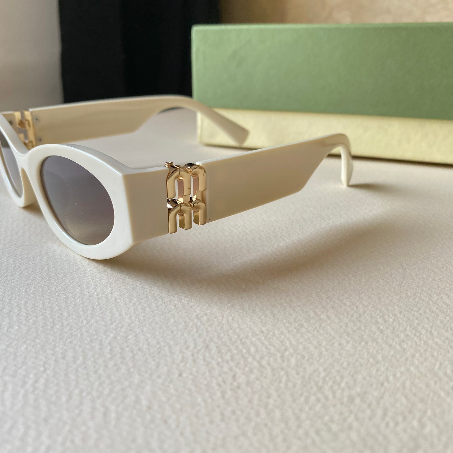 0001-1 Chunky Oval Sunglasses