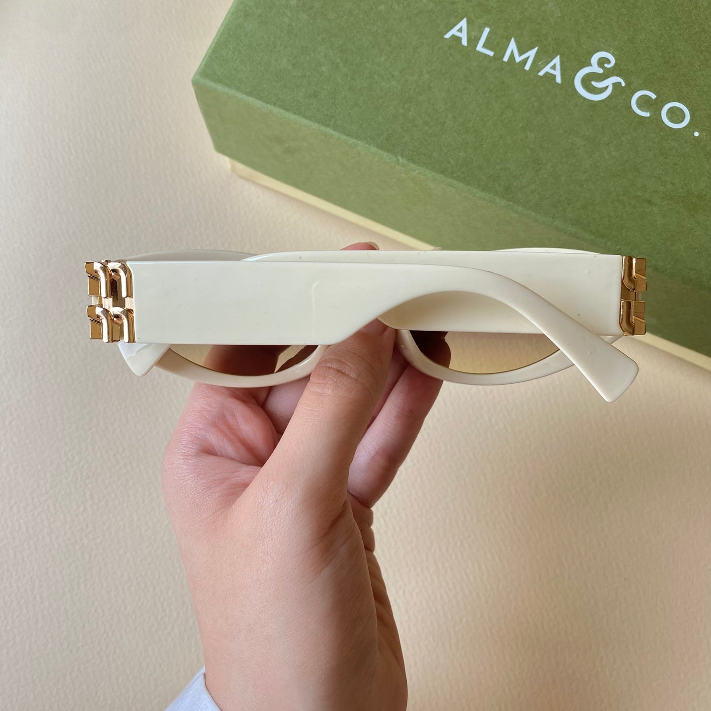 0001-1 Chunky Oval Sunglasses