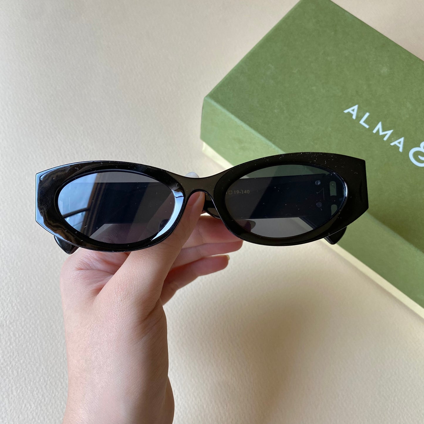 0001-3 Chunky Oval Sunglasses