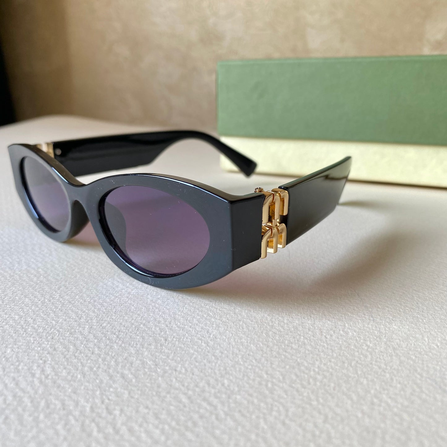 0001-4 Chunky Oval Sunglasses