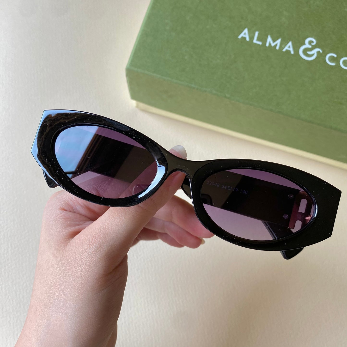 0001-4 Chunky Oval Sunglasses