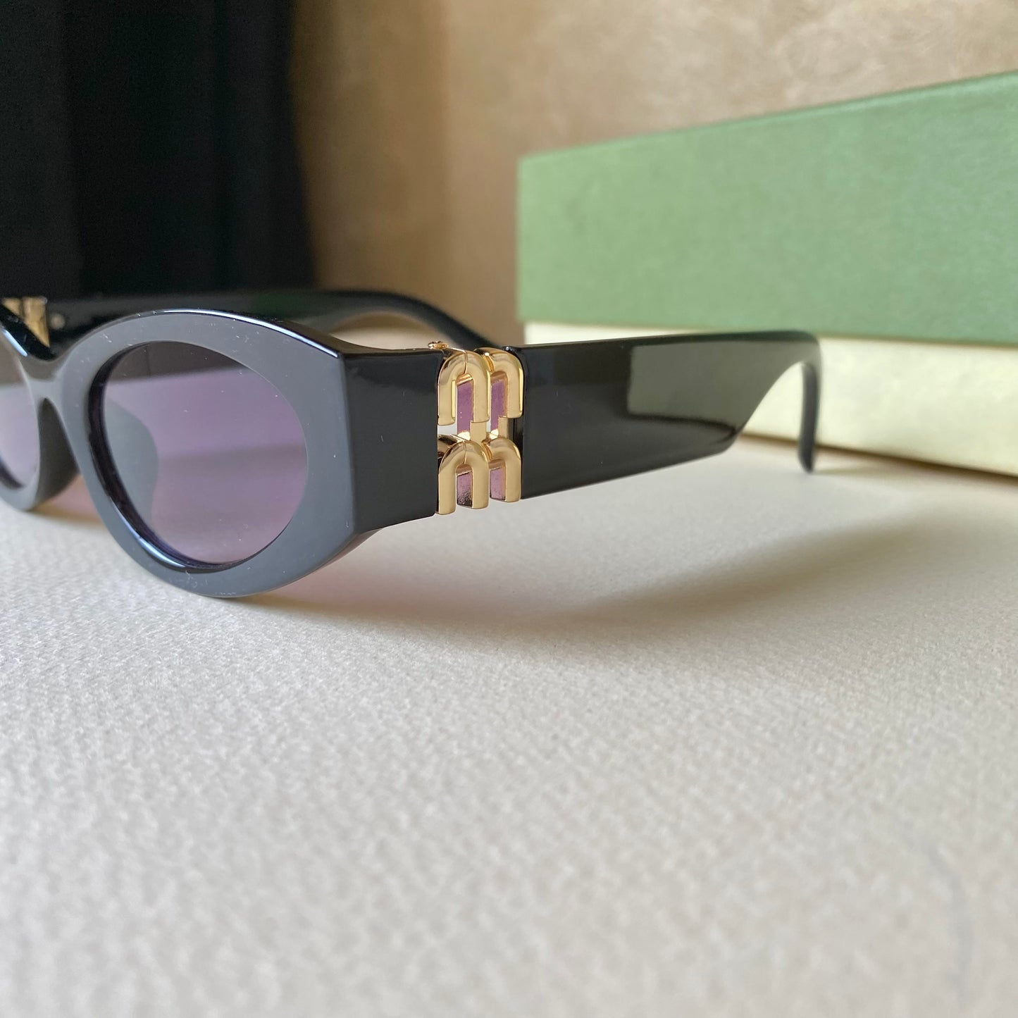 0001-4 Chunky Oval Sunglasses