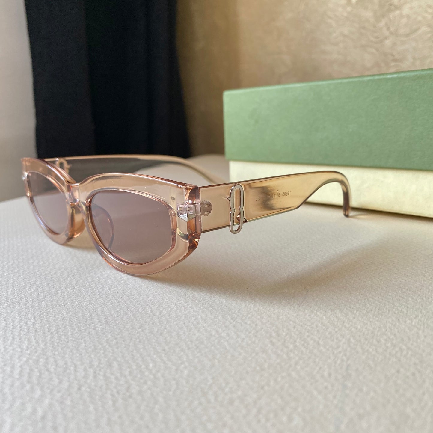 0004-1 Modern Oval Frame Sunglasses