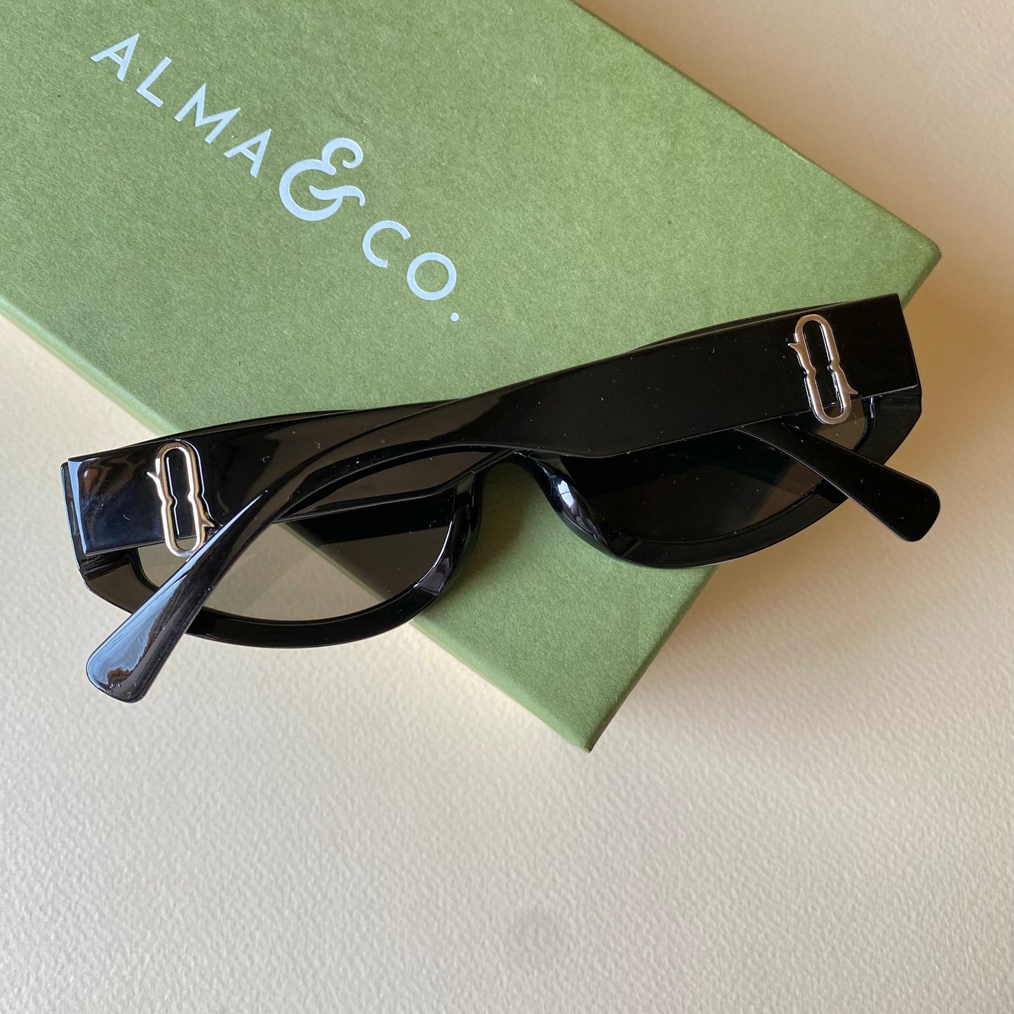 0004-3 Modern Oval Frame Sunglasses
