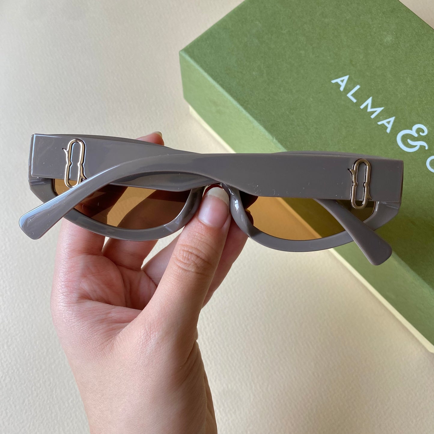0004-4 Modern Oval Frame Sunglasses