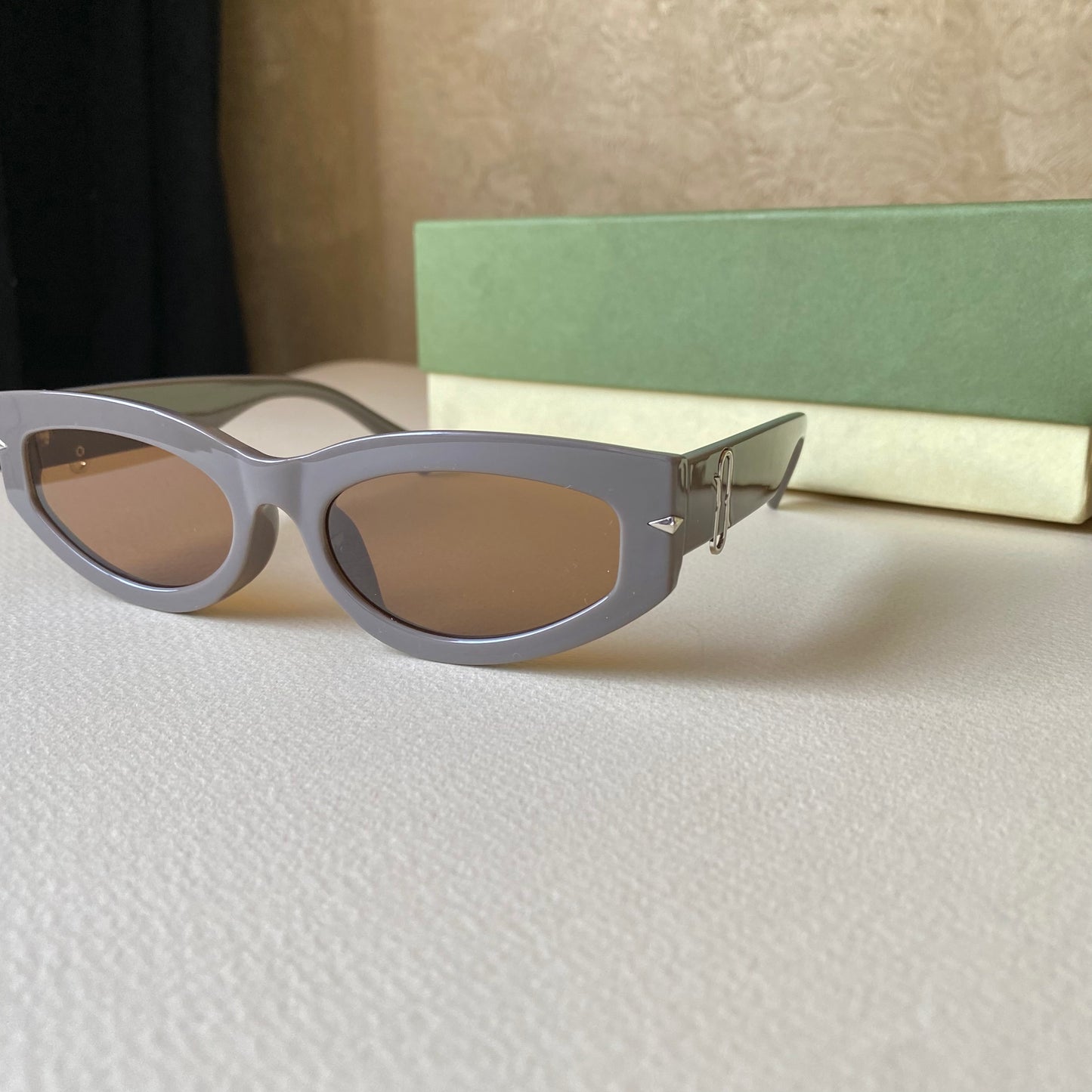 0004-4 Modern Oval Frame Sunglasses