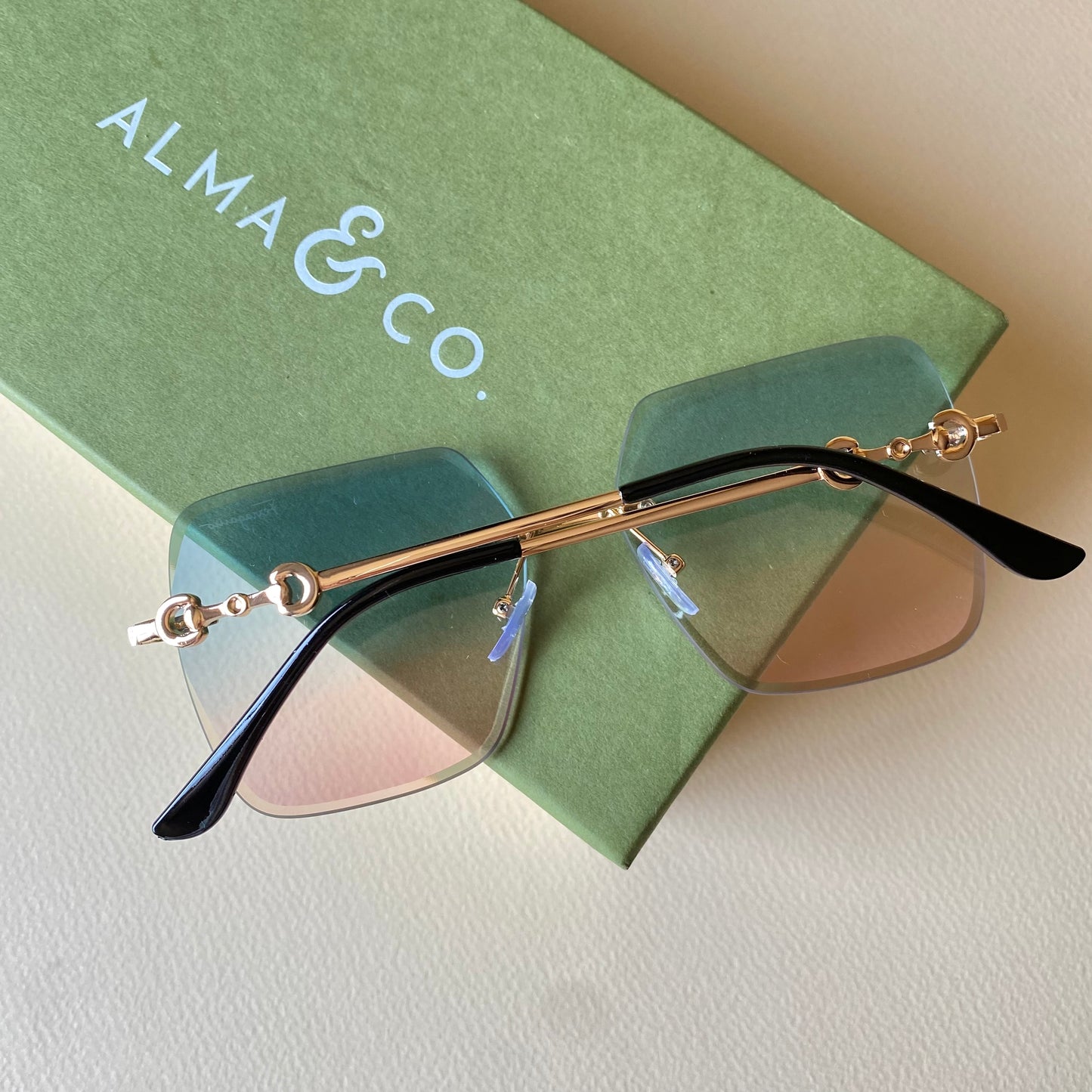 0013-2 AirMuse Gradient Shades