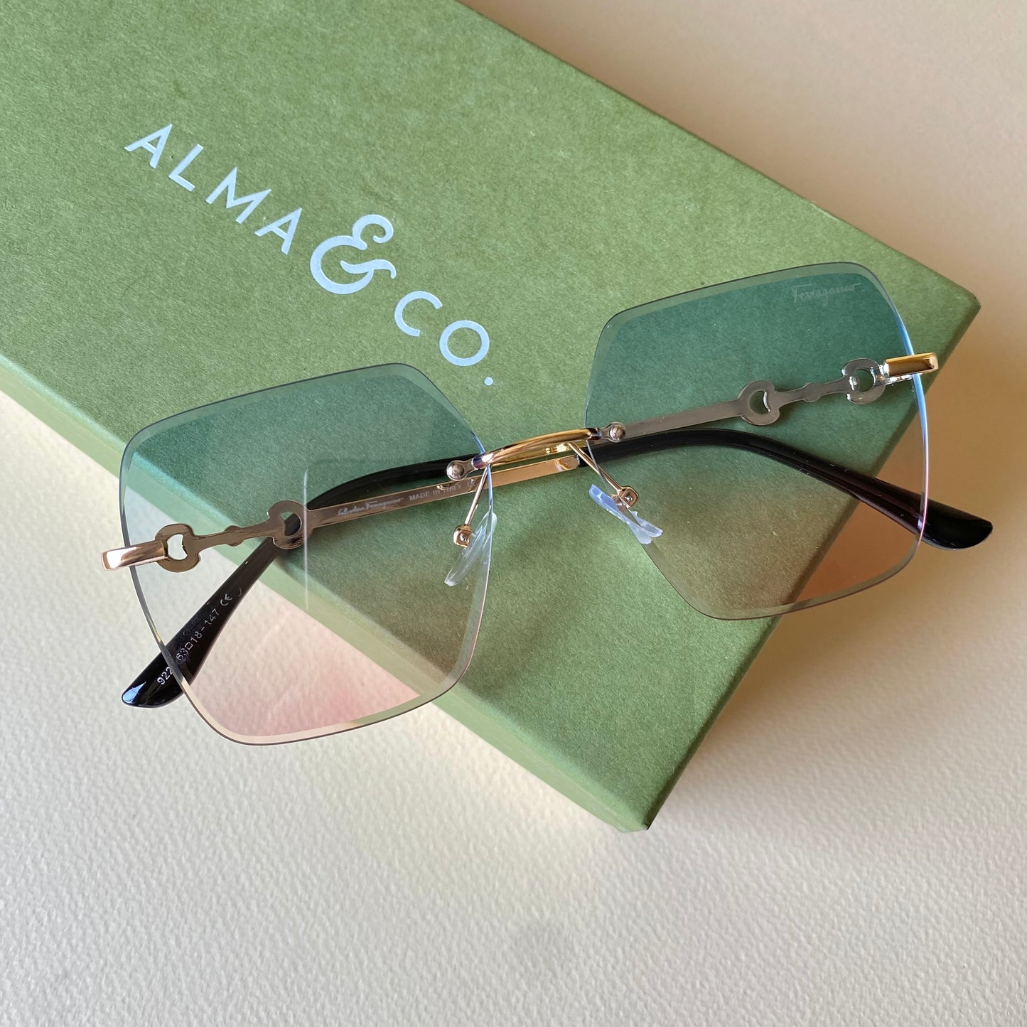 0013-2 AirMuse Gradient Shades