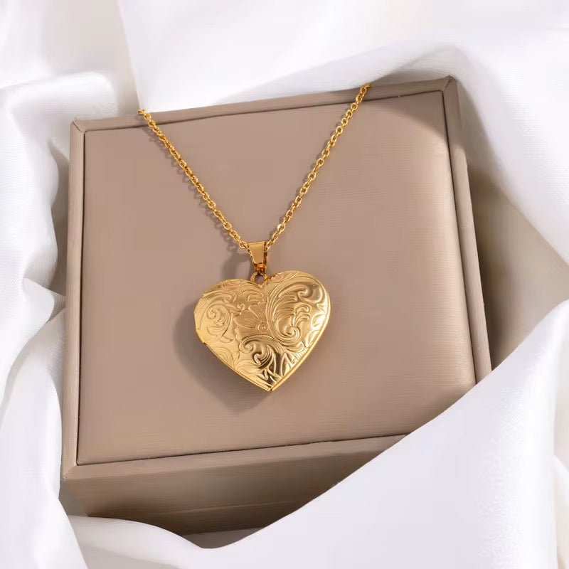10668 Memories Necklace