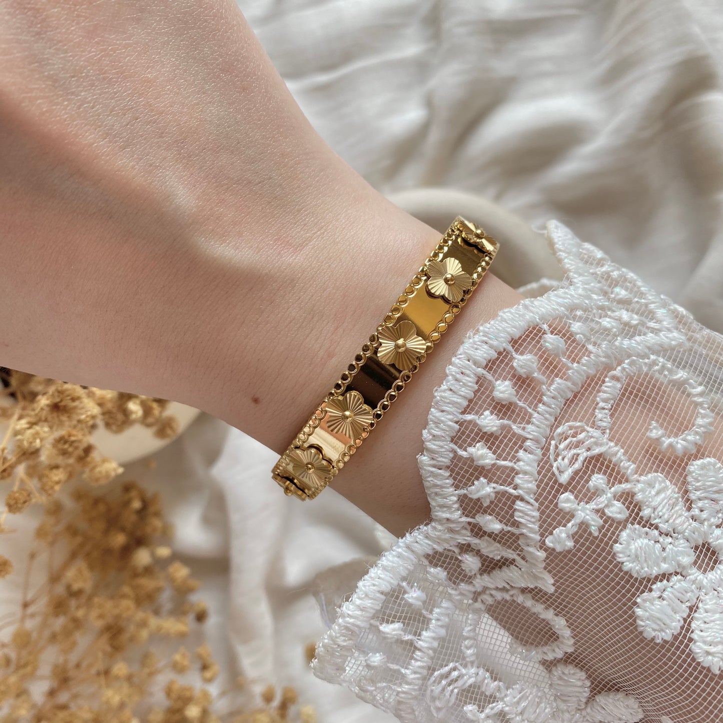20425 Gold Plated Bangle