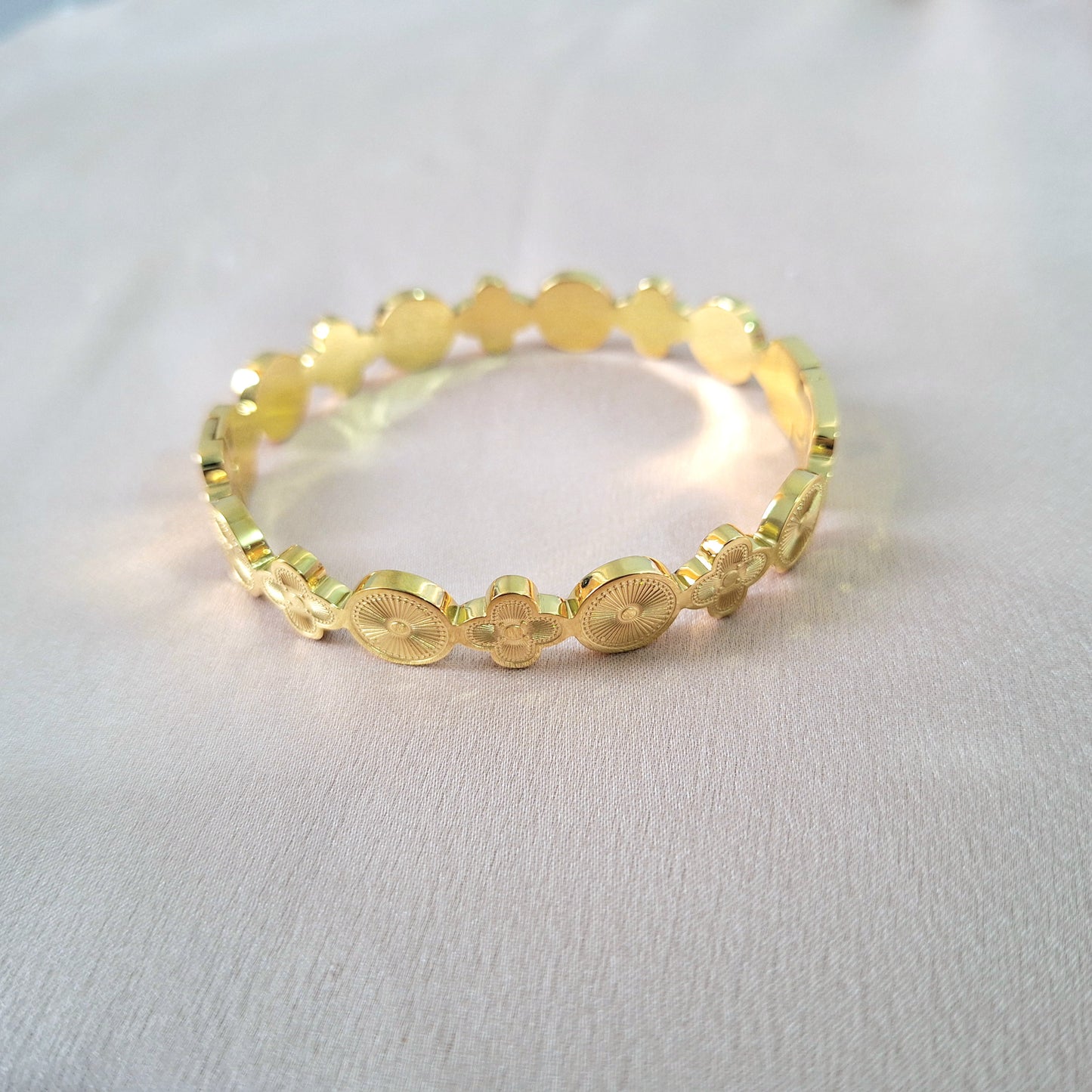 20162 Gold Plated Bangle