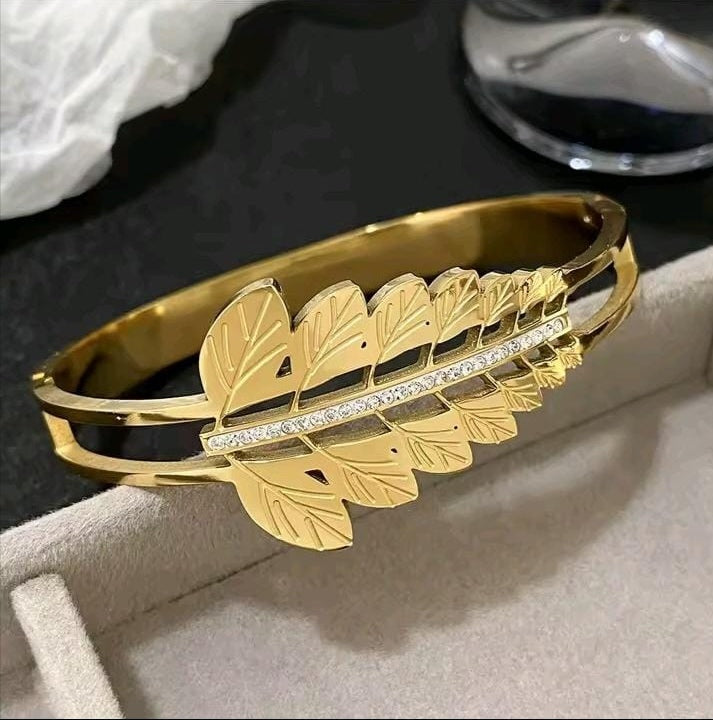 20321 Gold Plated Bangle