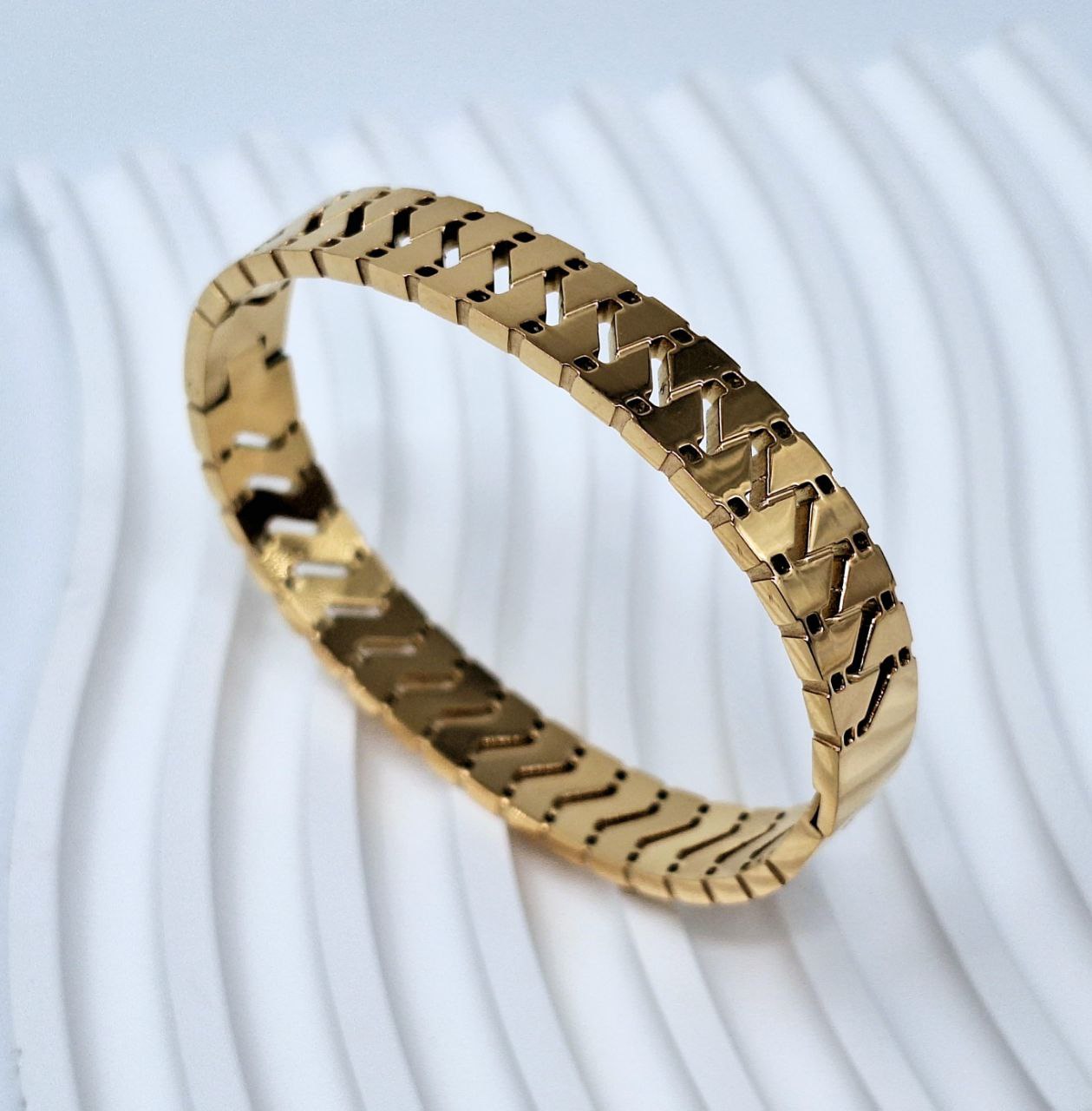 20241 Gold Plated Bangle