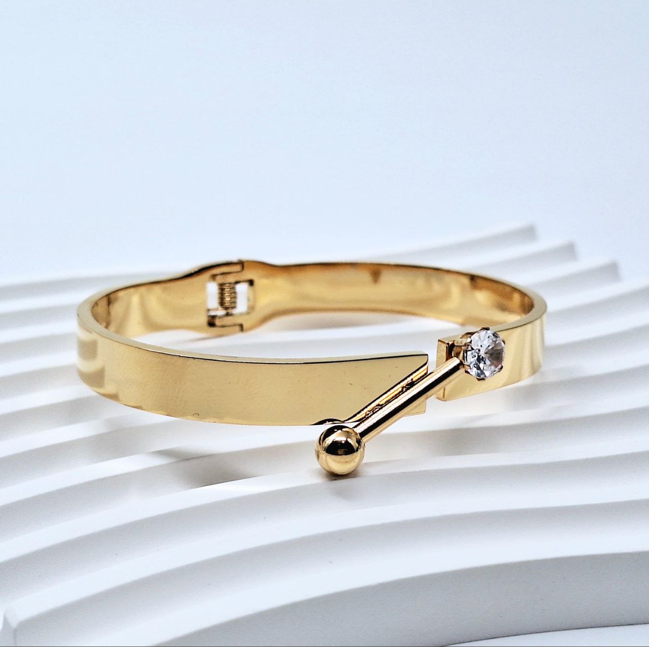 20268 Gold Plated Bangle