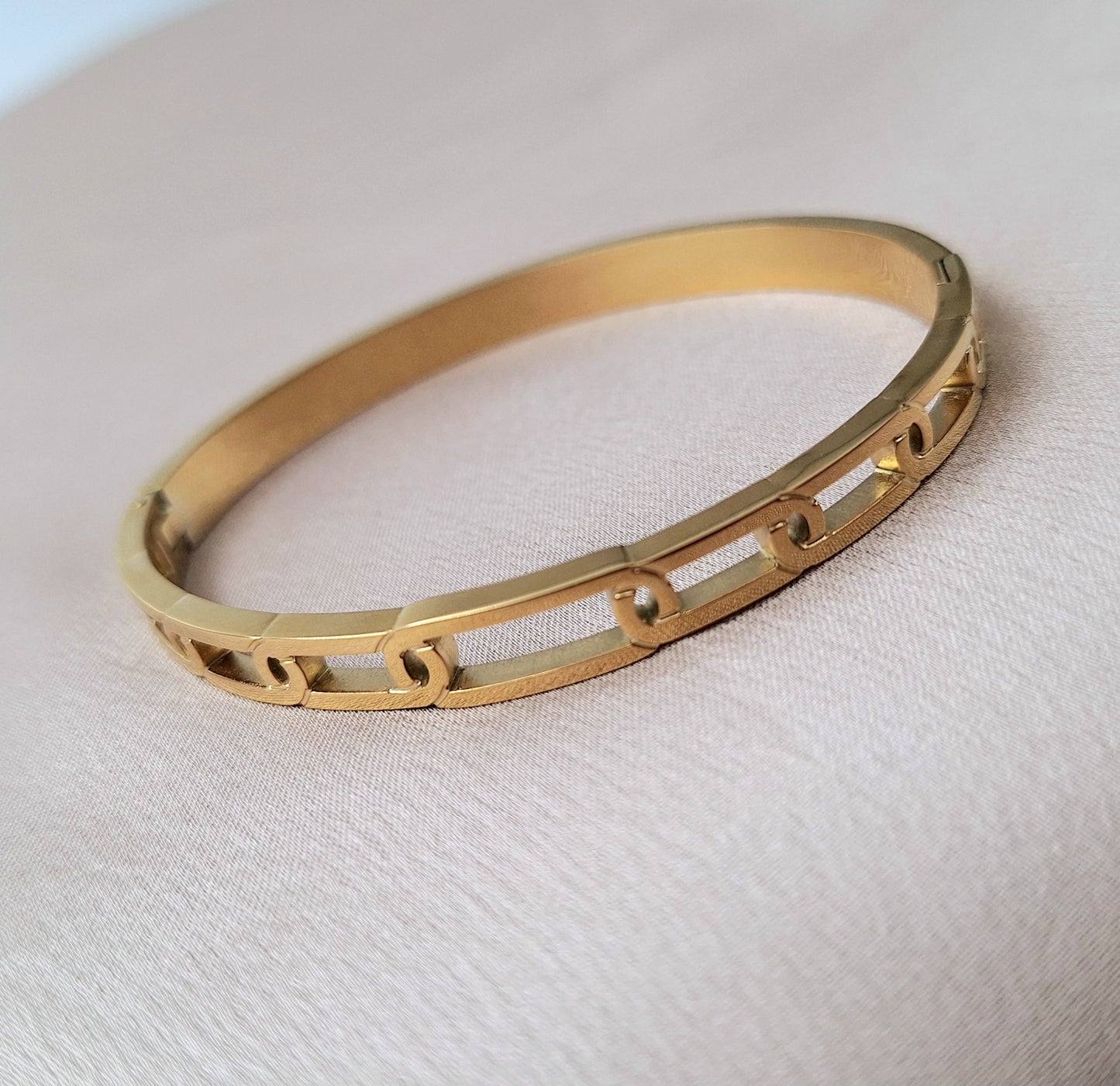 20216 Gold Plated Bangle