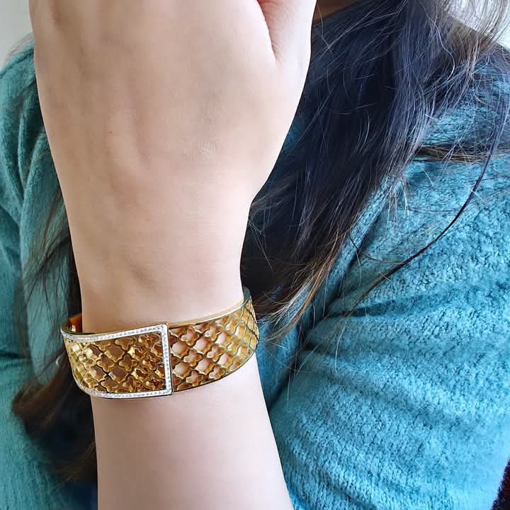 20333 Gold Plated Bangle