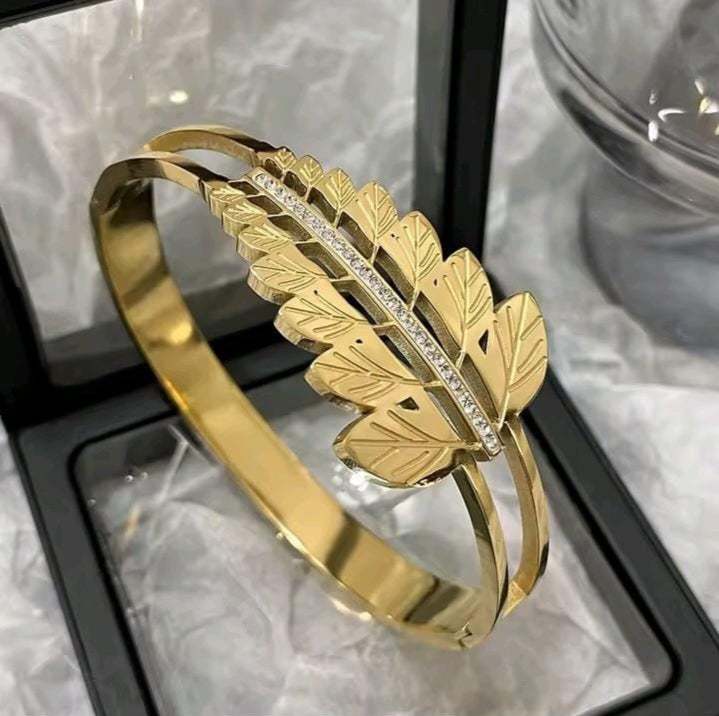 20321 Gold Plated Bangle