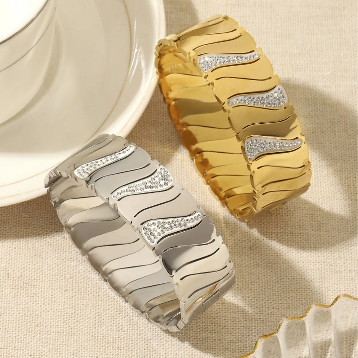 20330 Gold Plated Bangle