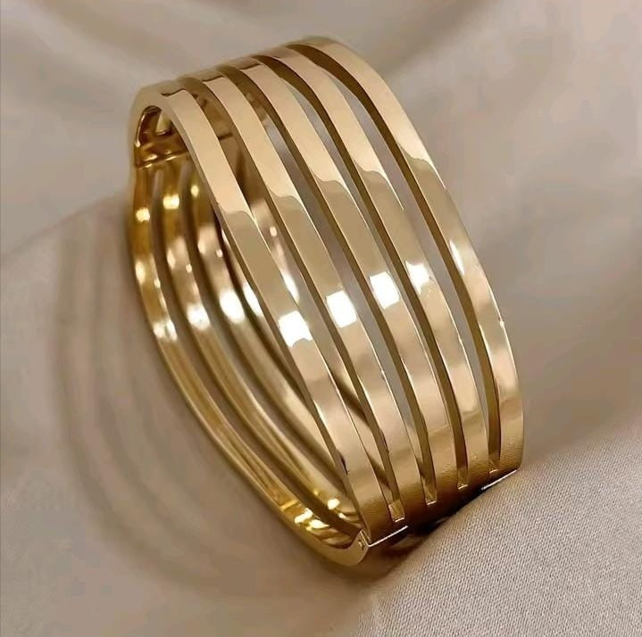 20322 Gold Plated Bangle