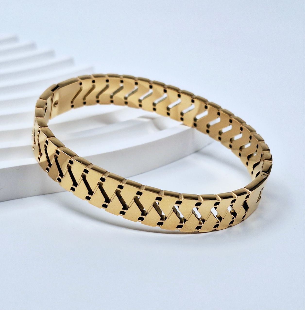 20241 Gold Plated Bangle