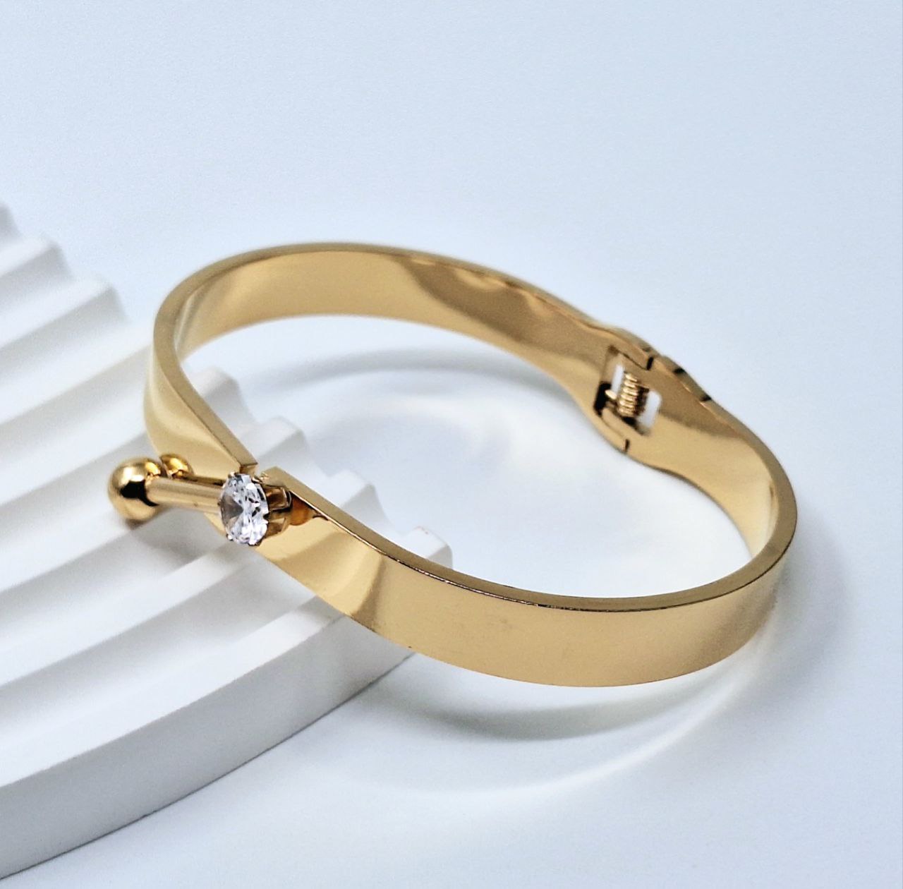 20268 Gold Plated Bangle