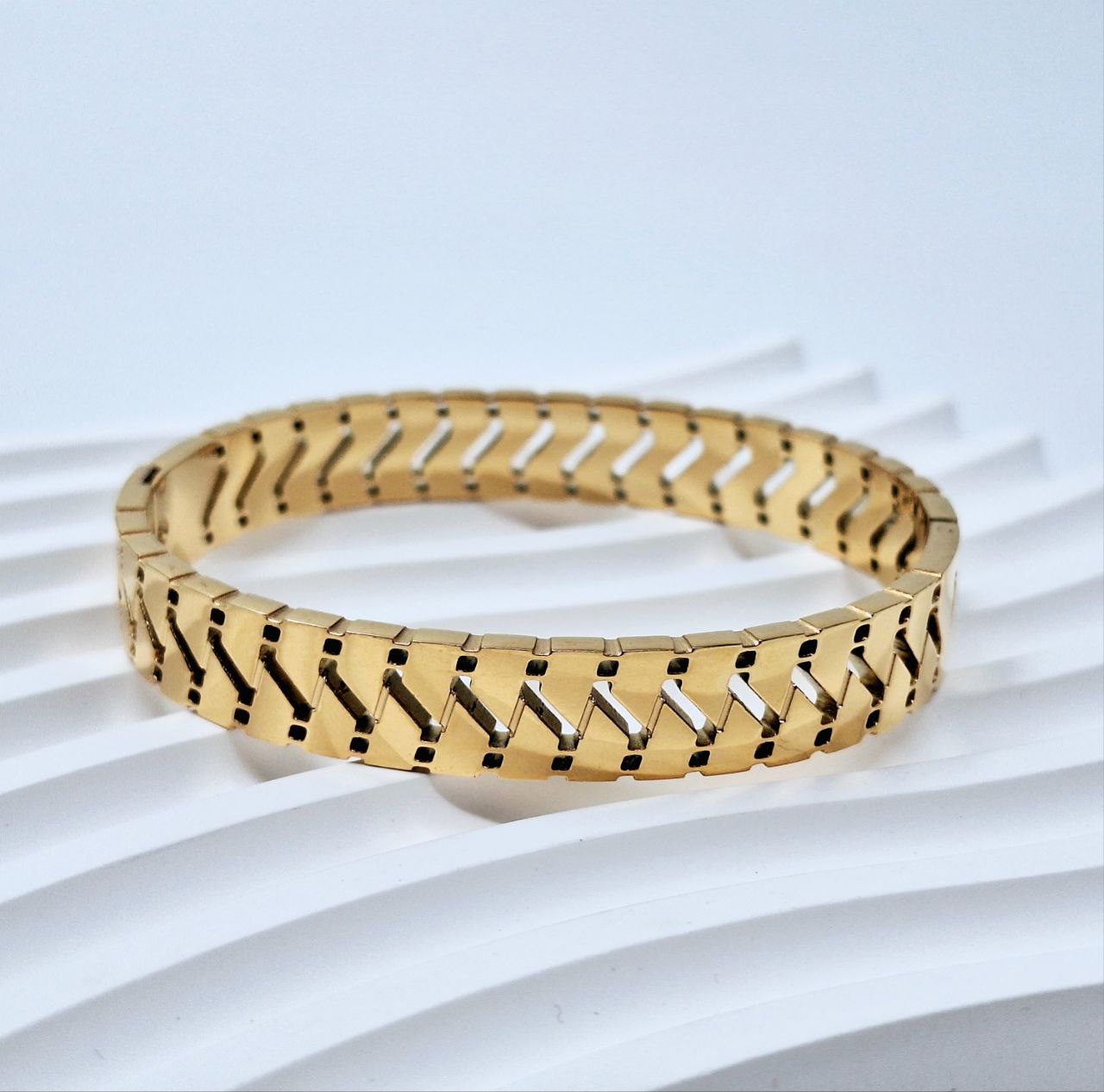 20241 Gold Plated Bangle