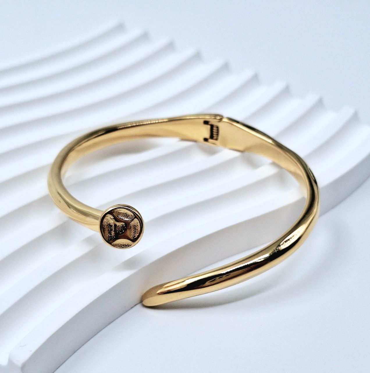 20248 Gold Plated Bangle