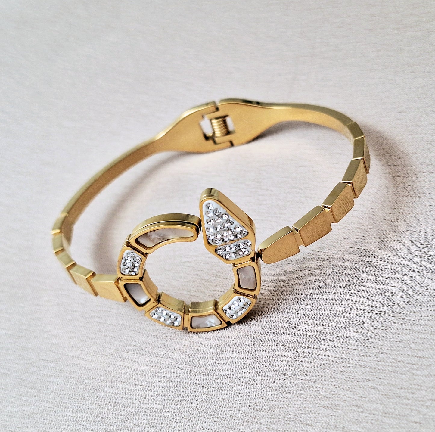 20220 Gold Plated Bangle