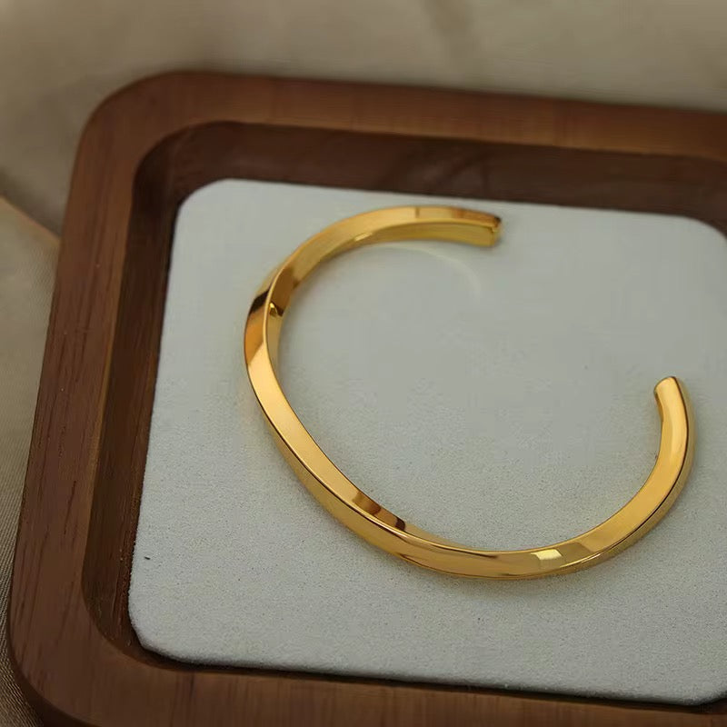 20280 Gold Plated Bangle